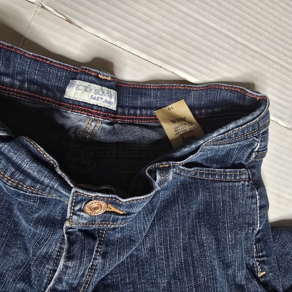 Levi's Capri Pants - Picture 2 of 3